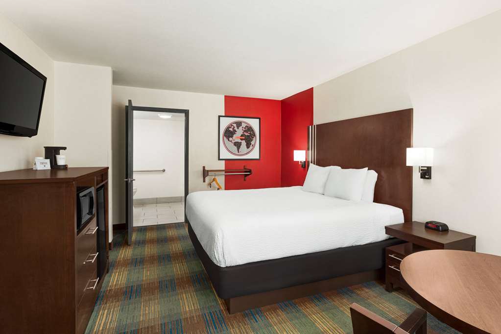Ramada by Wyndham San Antonio Near SeaWorld Lackland AFB - photo 33
