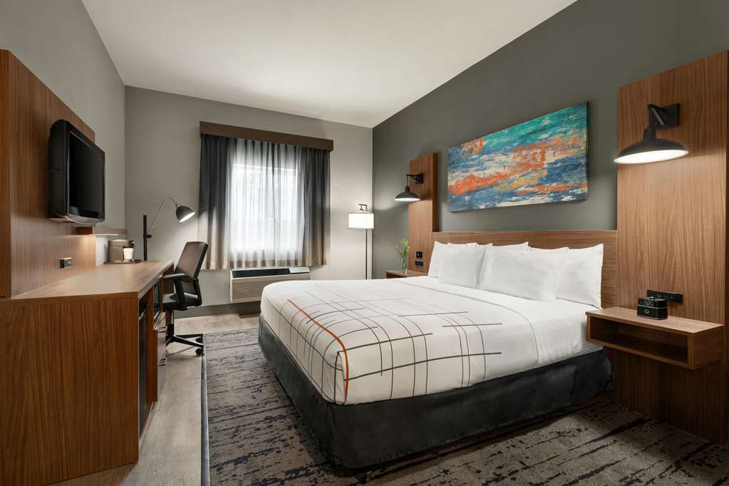 La Quinta Inn & Suites by Wyndham Salem OR - photo 11