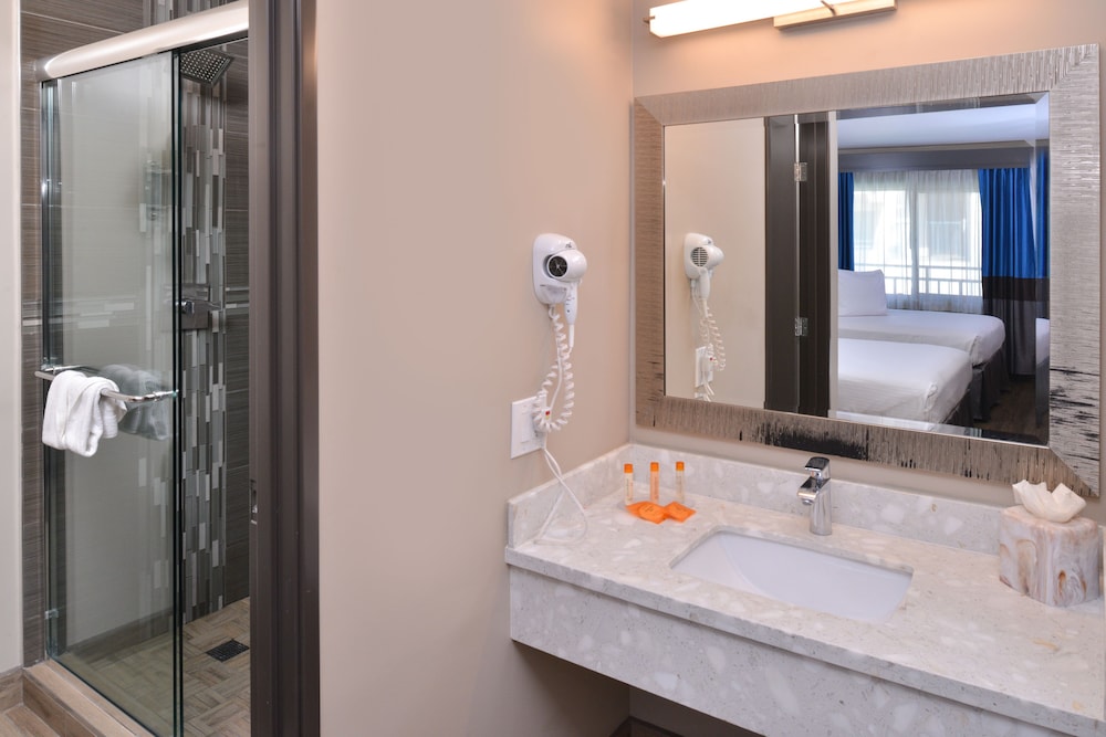 Tarzana Inn - photo 10
