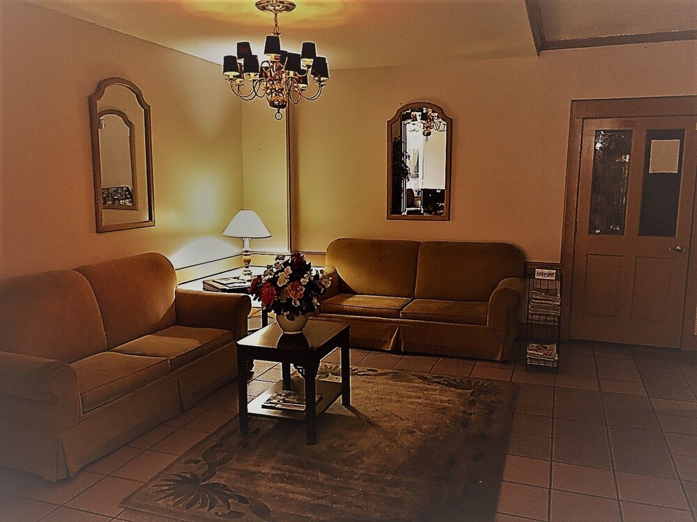 Columbus Inn & Suites - photo 10