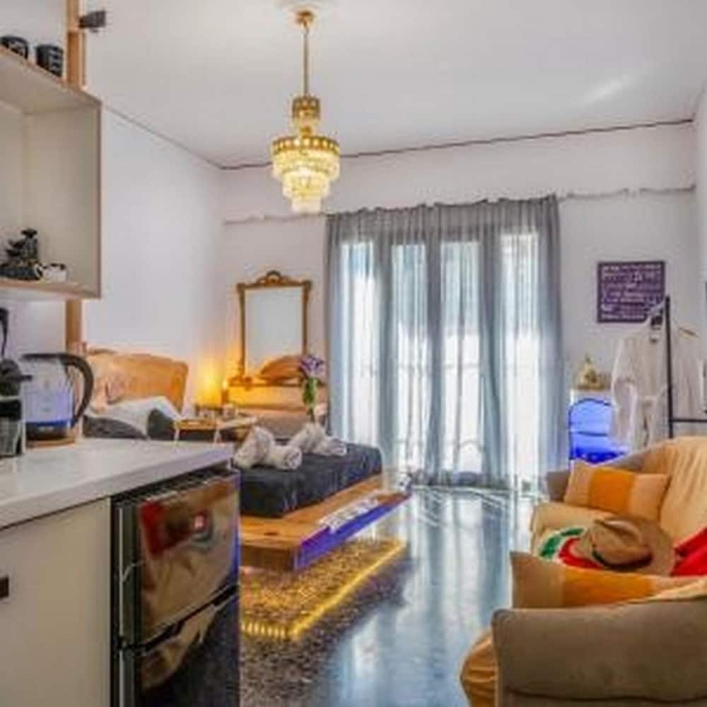 Sunny Palm Room Crete — 4-Star Luxury Hotel in Rethymno, Greece