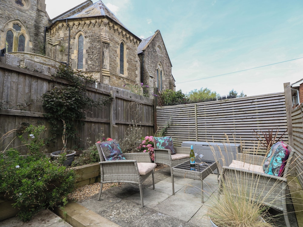 Sundowners — 4-Star Luxury Hotel in Ryde, United Kingdom