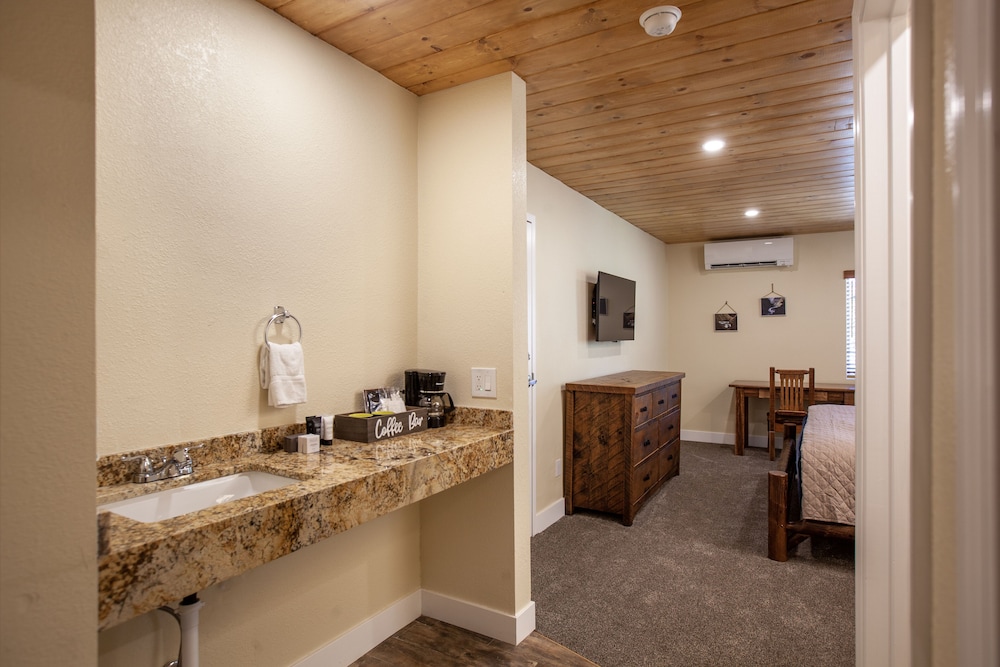 Tahquitz Pines Retreat - photo 33