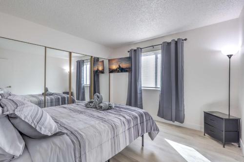 Modern Comfort Near Vegas Attractions Sleeps 6