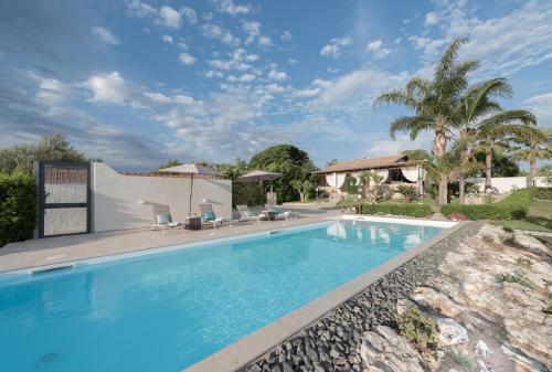 Isulatravel Villa Gloria — 4-Star Luxury Hotel in Ispica, Italy