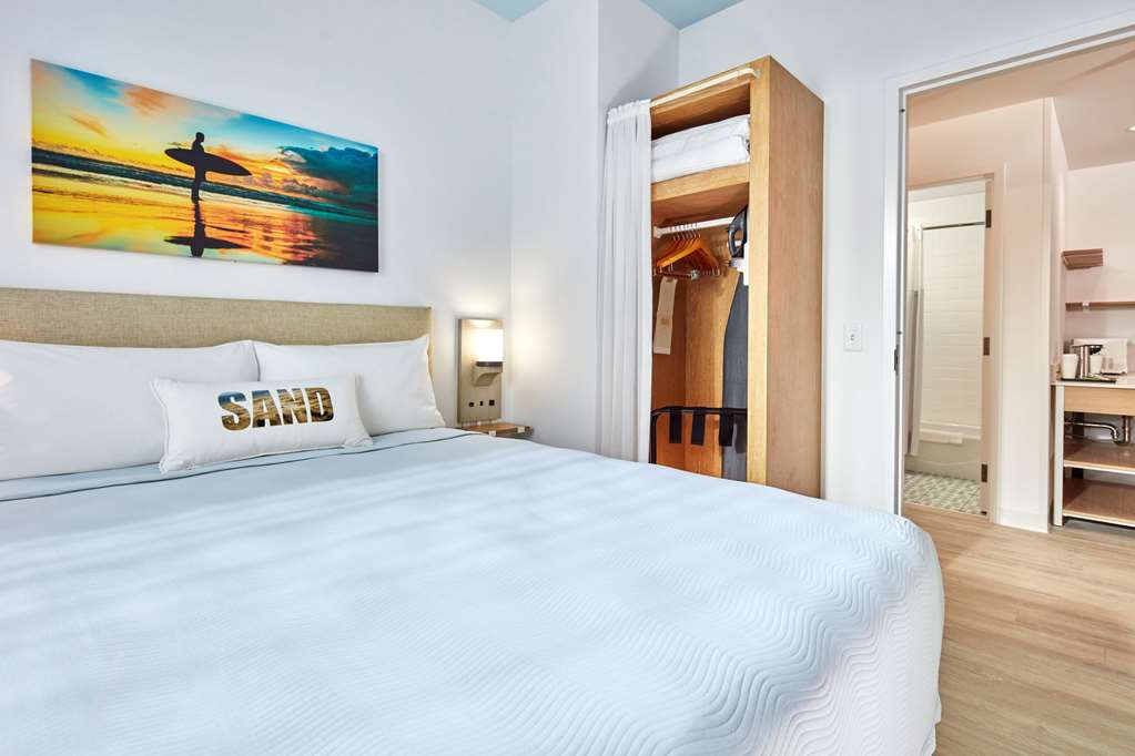 Universal's Endless Summer Resort Dockside Inn and Suites - photo 20
