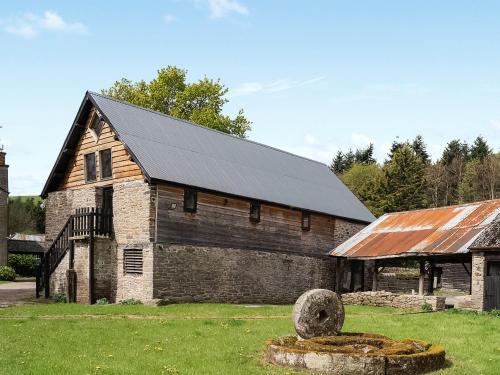 Hayloft Barn - carbon neutral hotel in Clifford