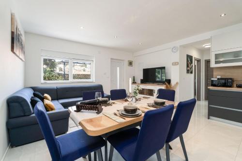 Dolores Apartment with Terrace & Jacuzzi