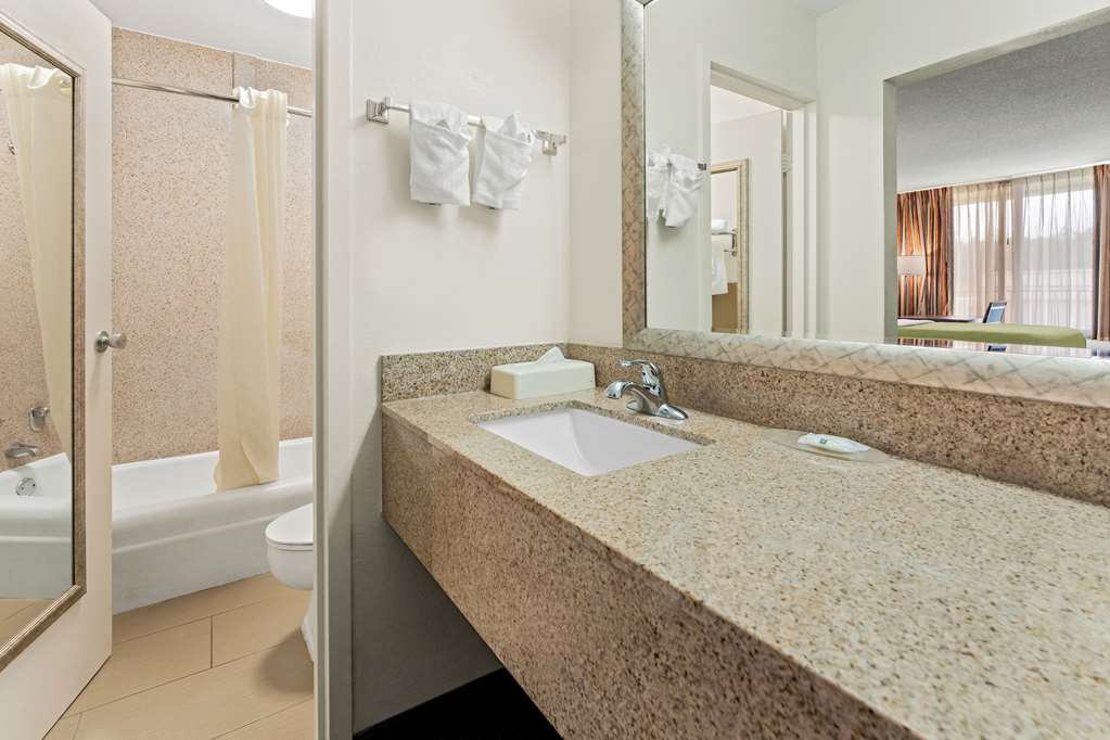 Quality Inn Americus - photo 9