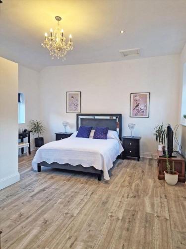 The kings — 4-Star Luxury Hotel in Denbigh, United Kingdom