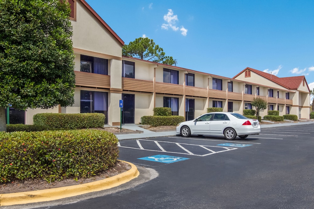Red Roof Inn & Suites Brunswick I 95 - photo 28