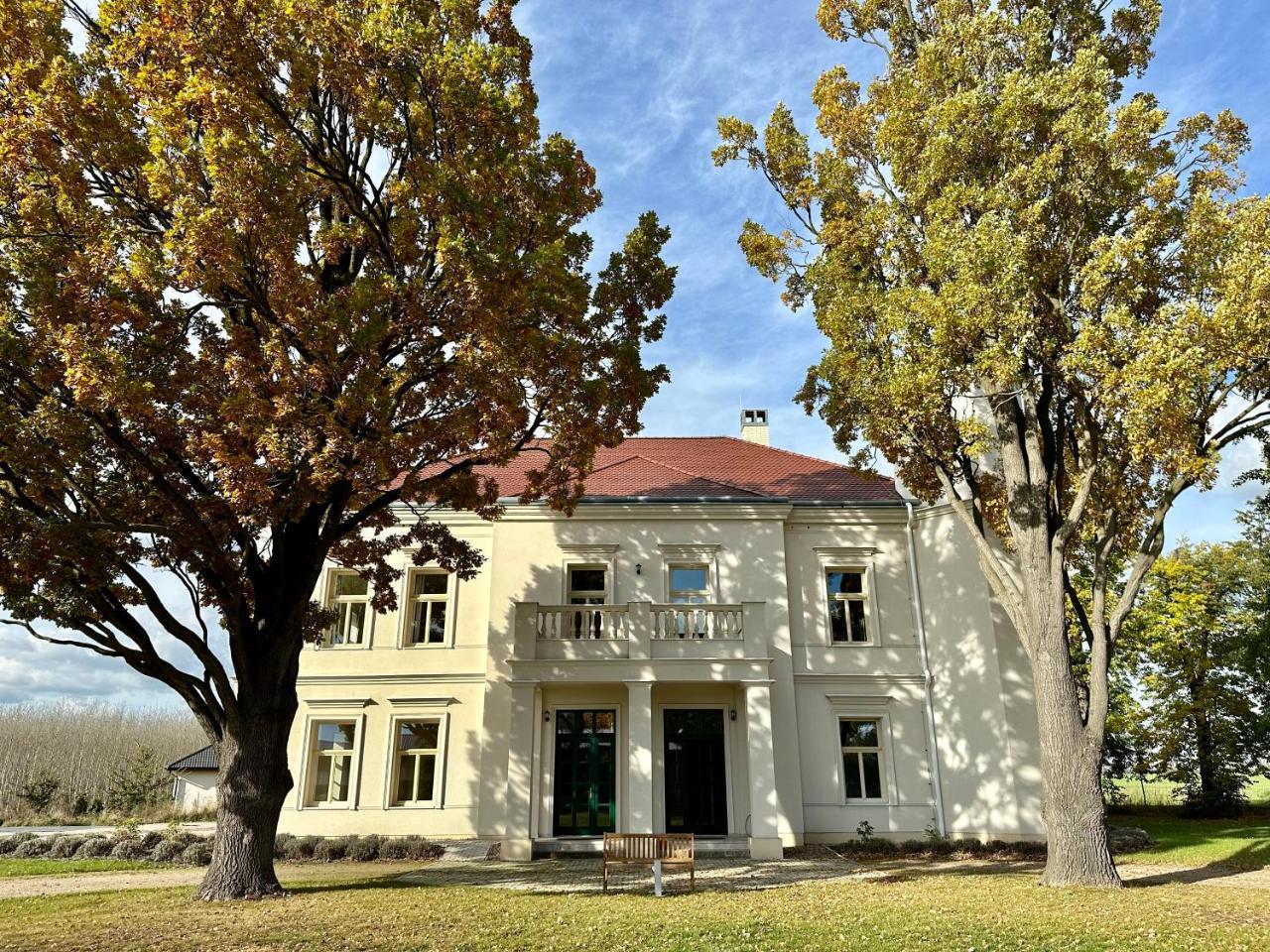 Zámek Jenišovice - last minute hotel in Unknown City