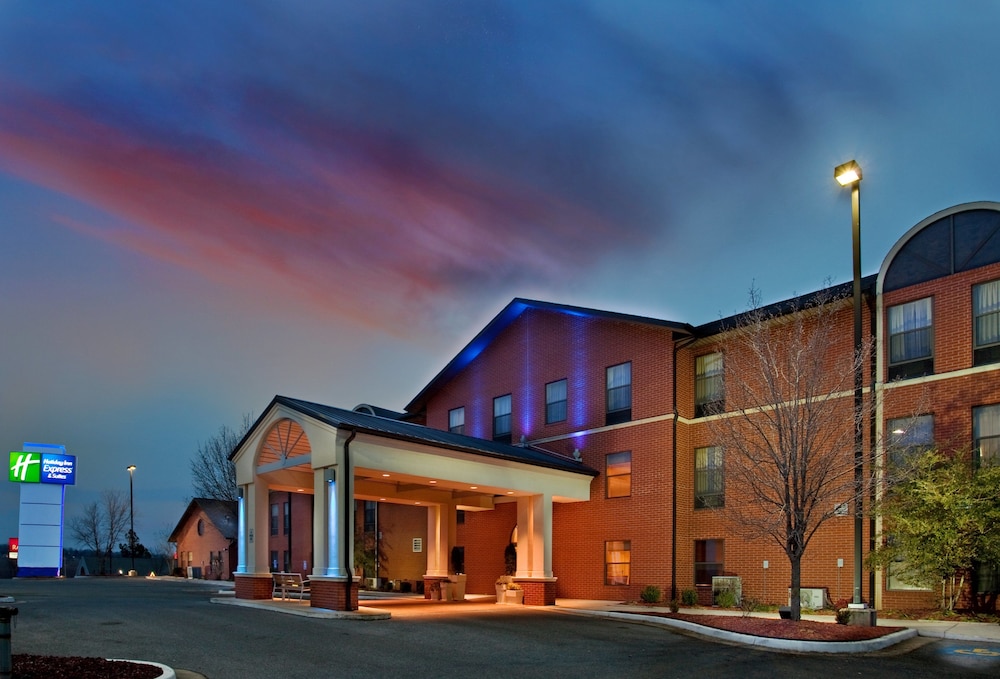Holiday Inn Express & Suites Batesville by IHG — hotel in Batesville