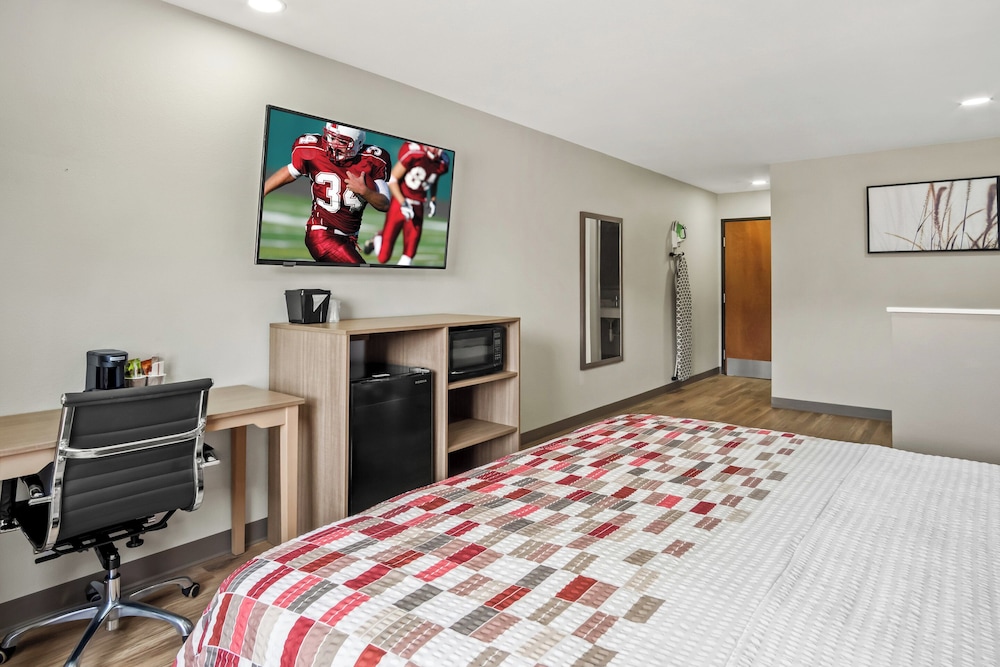Red Roof Inn & Suites Euless DFW Airport Southwest - photo 17