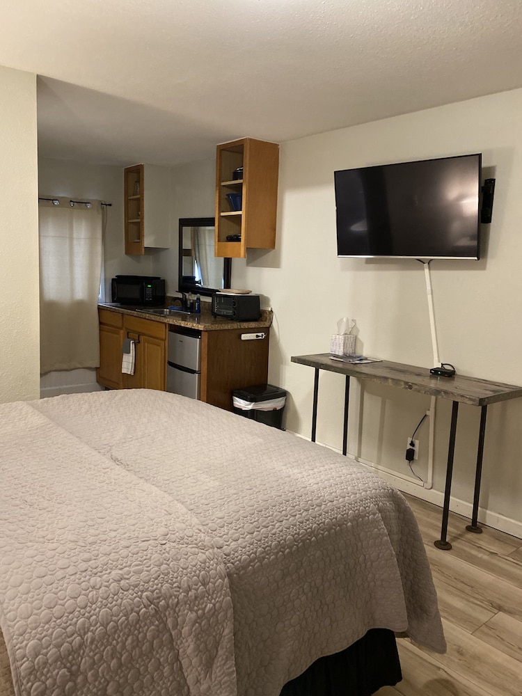 Selkirk Motel - photo 39