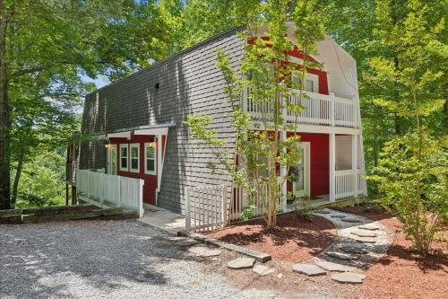 Southern Oak at Chalet Village 5 Minutes from Gatlinburg and National Park — 4-Star Luxury Hotel in Gatlinburg, United States