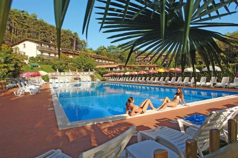 Hotel Residence Campi — 4-Star Luxury Hotel in Riva Del Garda, Italy
