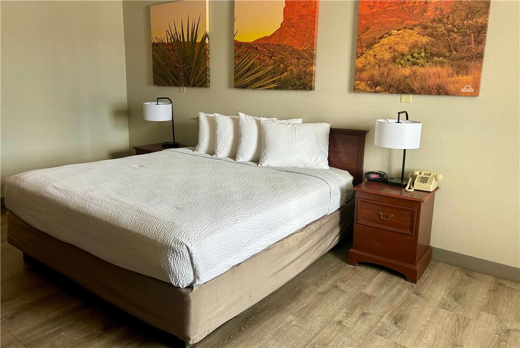 Days Inn by Wyndham Kingman West - photo 7