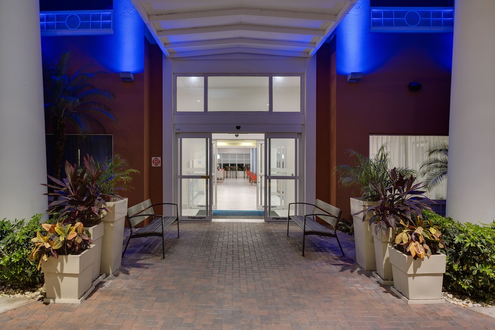 Holiday Inn Express Hotel & Suites Tampa Fairgrounds Casino by IHG - photo 57