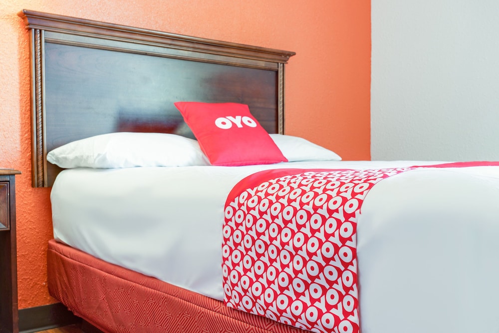 OYO Hotel Mona Lake Muskegon - photo 17
