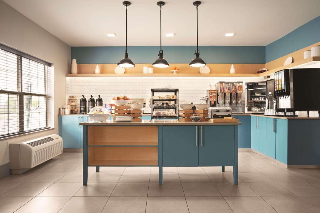 Country Inn & Suites by Radisson Moline Airport - photo 13