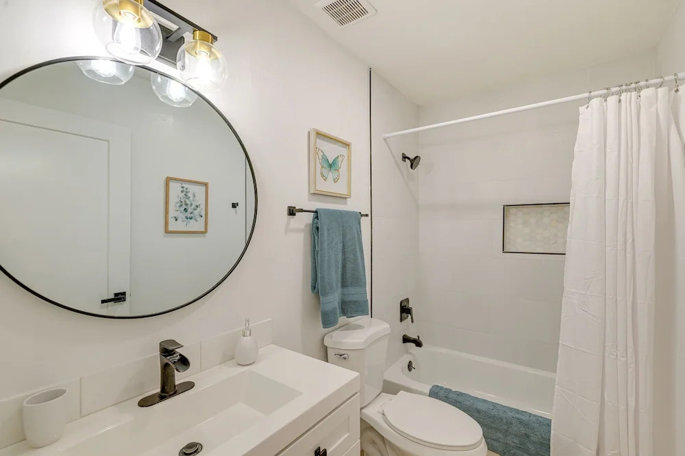 2 Mi to Old Town Dog friendly Condo w Pool — 4-Star Luxury Hotel in Scottsdale, United States