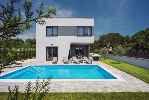 Villa Tika — 4-Star Luxury Hotel in Liznjan, Croatia