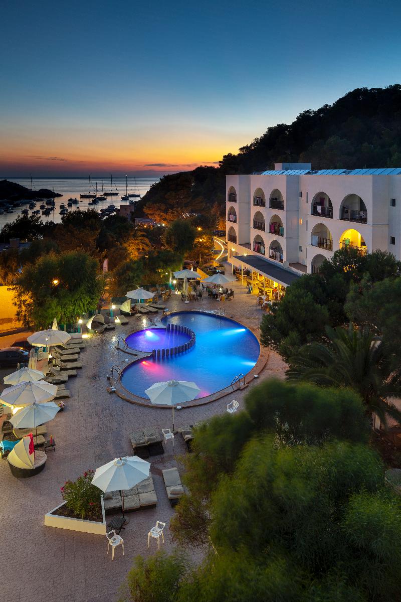 Aparthotel Puerto Cala Vadella - carbon neutral hotel in Ibiza