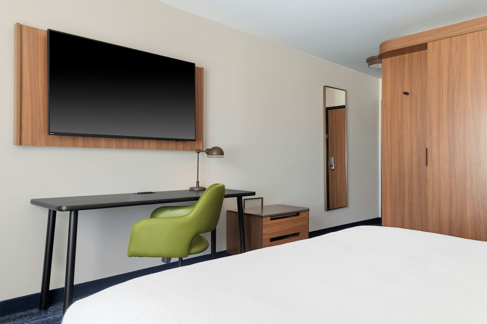 Fairfield Inn & Suites By Marriott Norfolk - photo 10