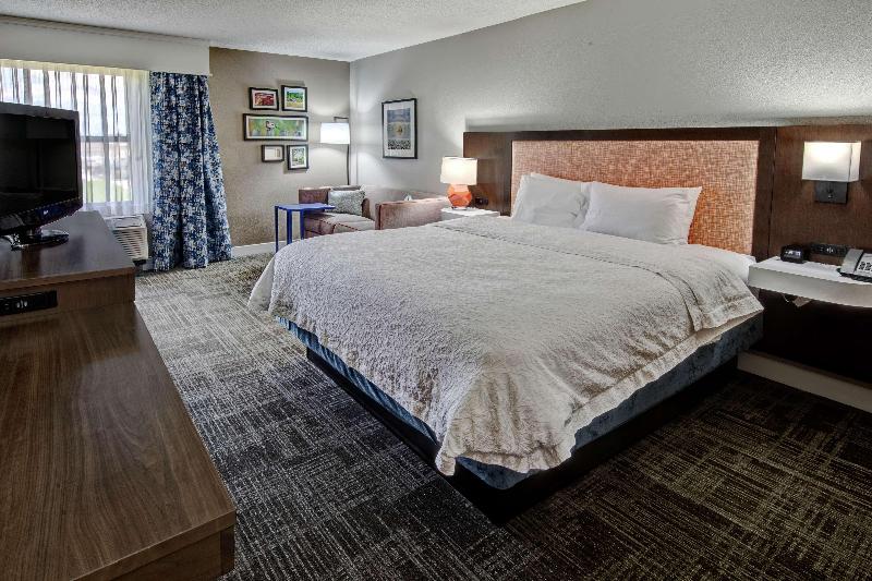Hampton Inn Tullahoma - photo 26