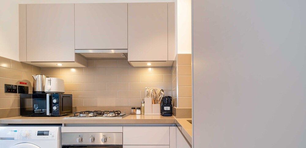 LUX The Executive Sobha Suite 2 — 4-Star Luxury Hotel in Dubai, United Arab Emirates