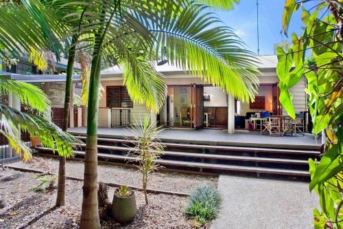 7 Depper Cosy Beach House in Central Sunshine Beach — 4-Star Luxury Hotel in Sunshine Beach, Australia