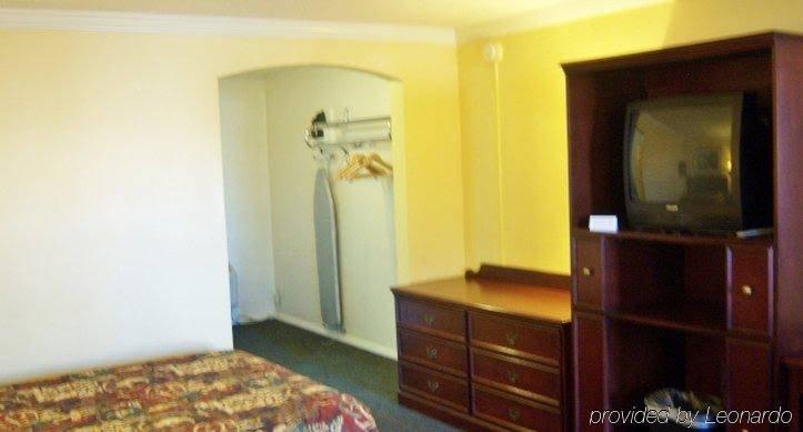 Americas Best Inn Huntsville - photo 7
