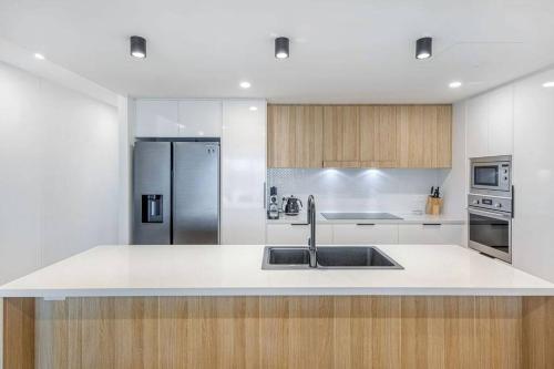 The Cosmopolitan Cotton Tree Unit 10406 Seaside Escape — 4-Star Luxury Hotel in Maroochydore, Australia