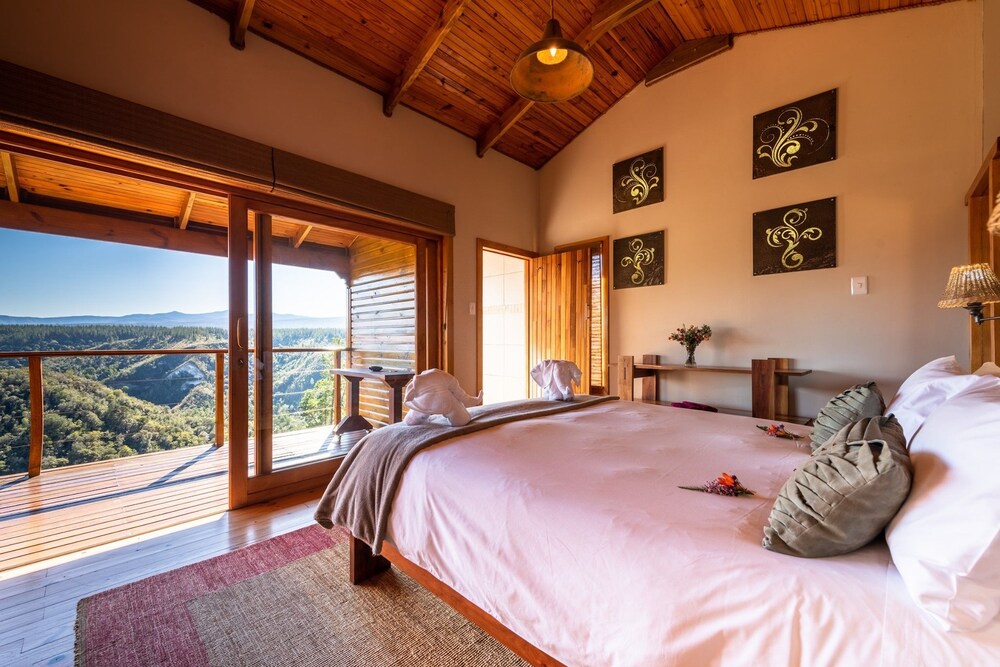 Cliffhanger Cottages - last minute hotel in Knysna