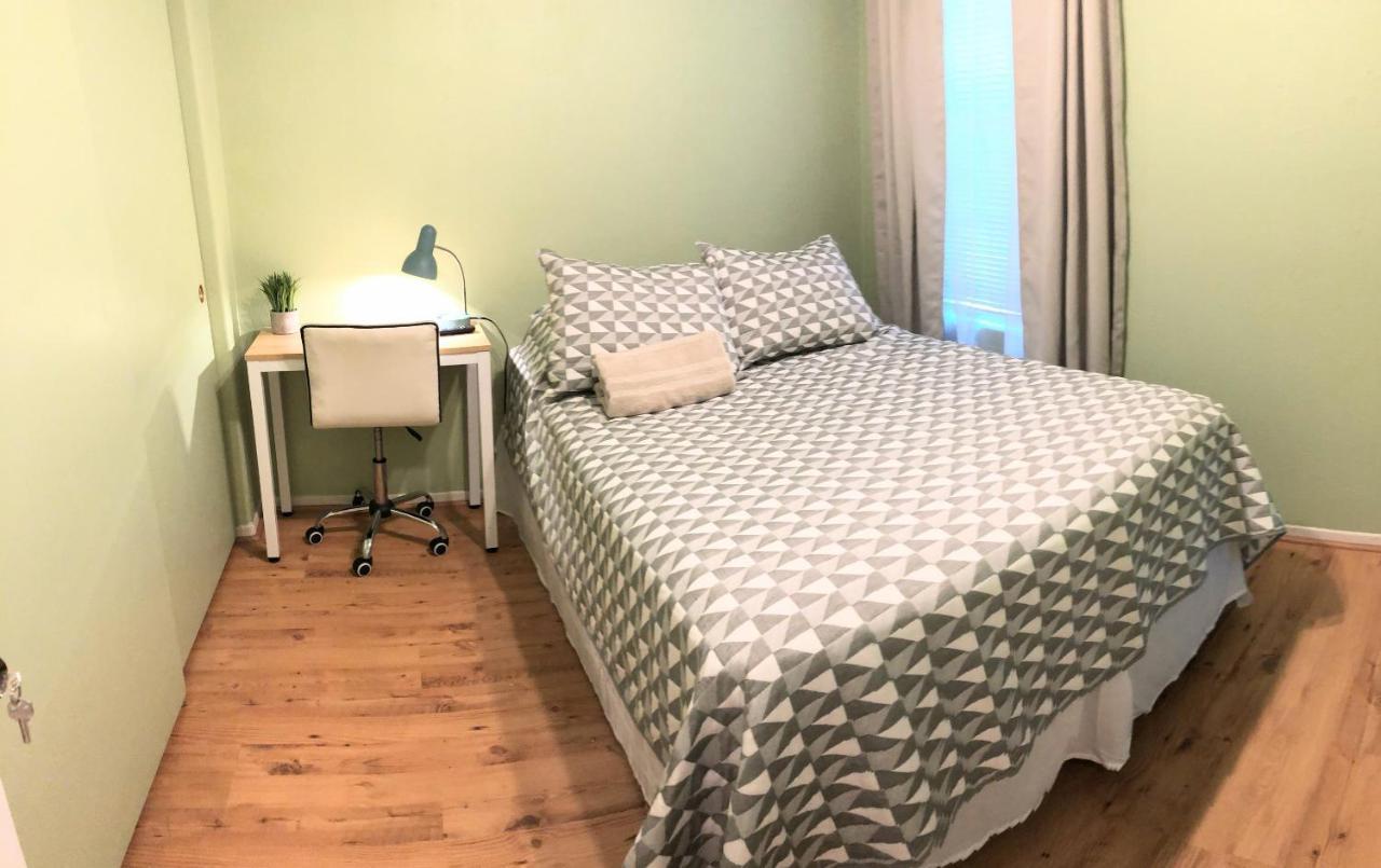 Willow Brook Room With Tv — Hemet