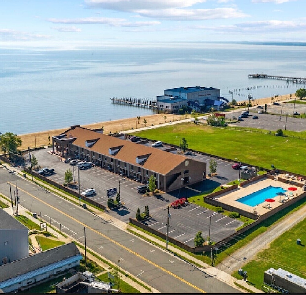 River Edge Inn - carbon neutral hotel in Colonial Beach