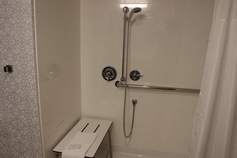 Hampton Inn & Suites Olean - photo 43