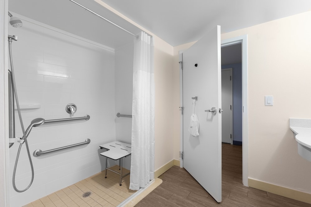Hampton Inn Charlotte Belmont at Montcross - photo 14