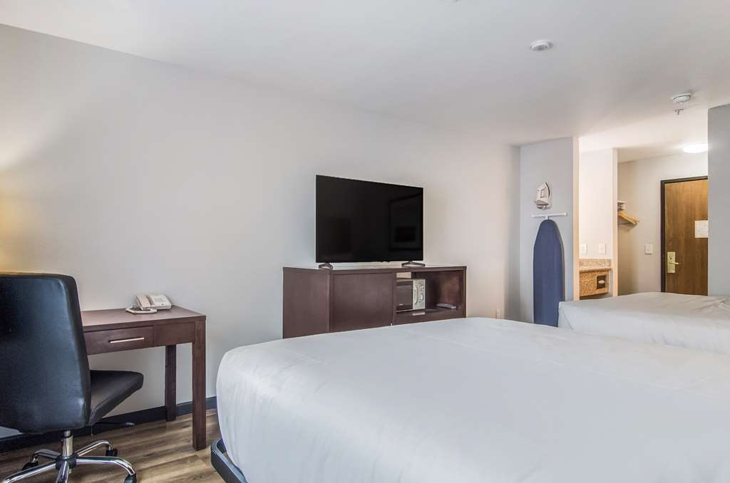 Red Lion Inn & Suites Des Moines - photo 8