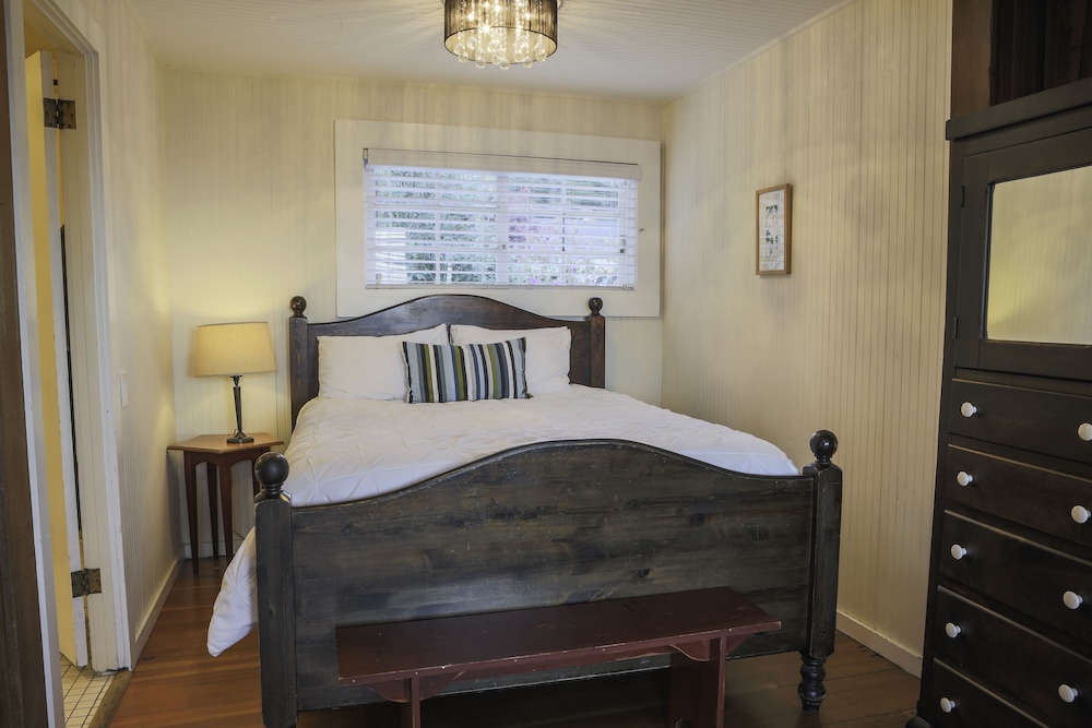 The Inn at Schoolhouse Creek - photo 3