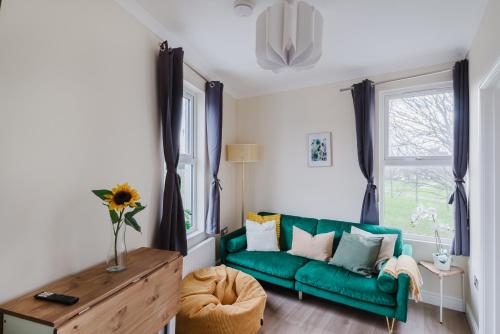 Modern Cosy Corner Flat 3 bed and loft sleep 7 people — 4-Star Luxury Hotel in London, United Kingdom