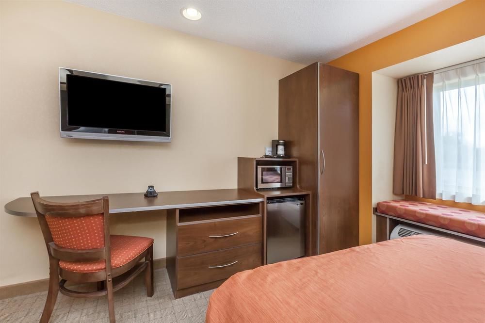 Microtel Inn & Suites by Wyndham Verona - photo 8