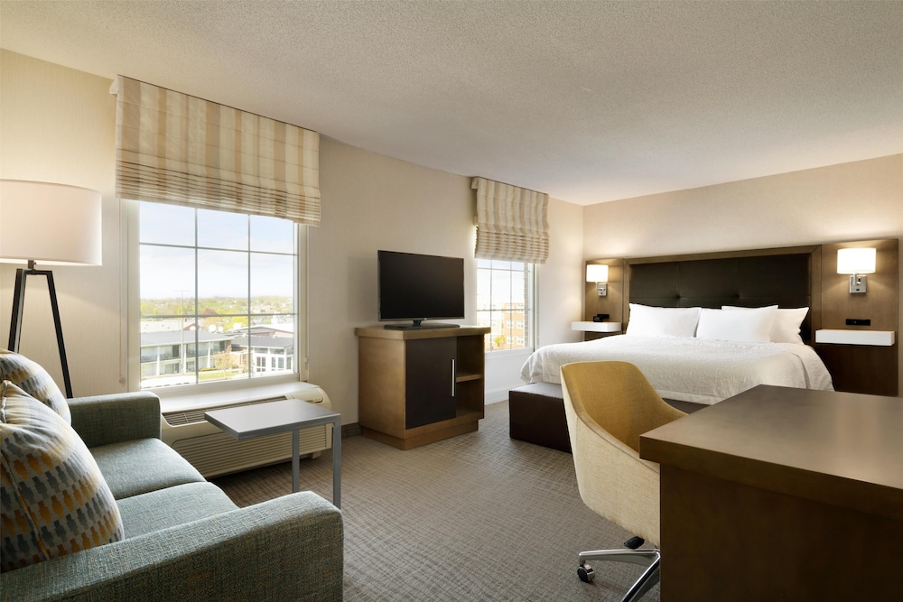 Hampton Inn & Suites Newport Middletown - photo 20