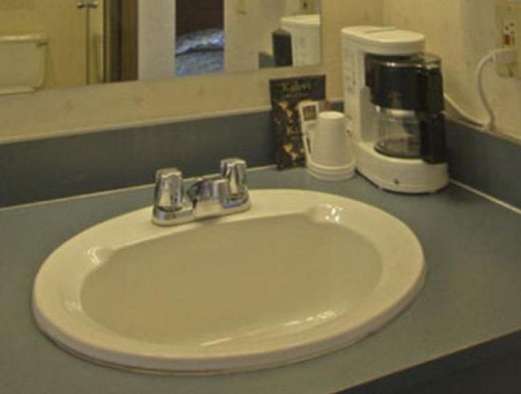 Howard Johnson Express Inn Redding - photo 6