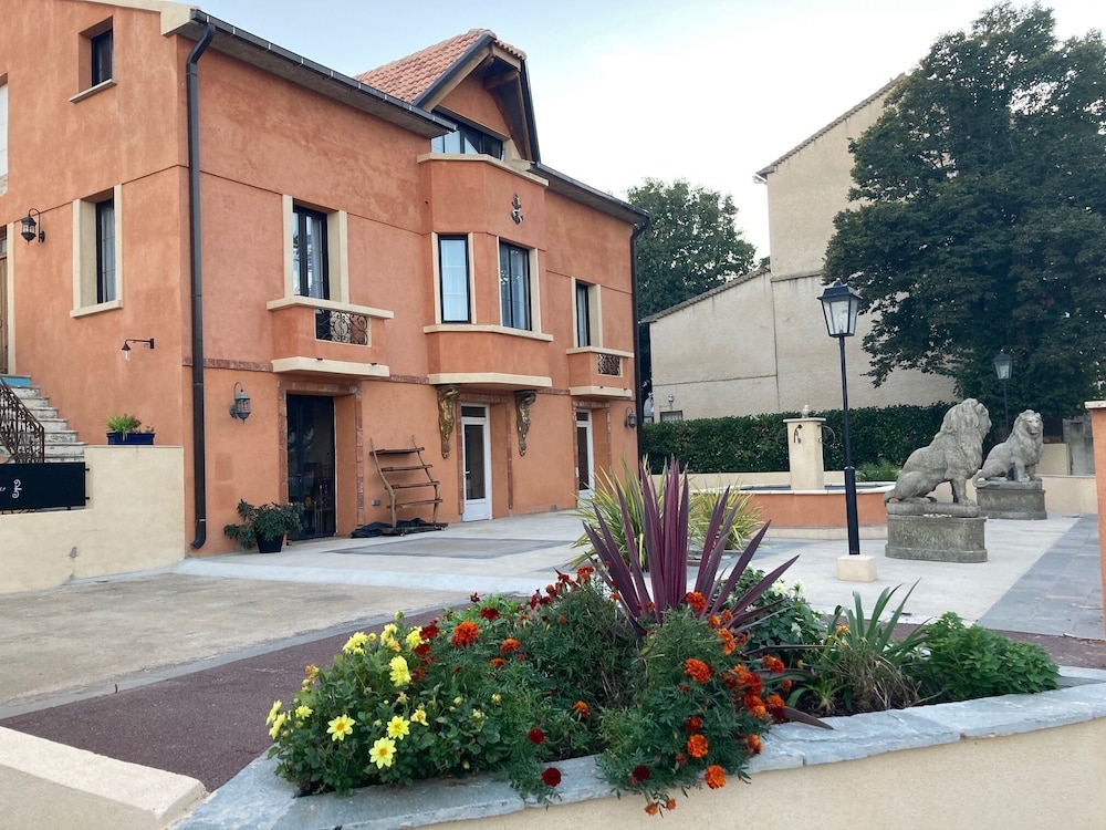La Demeure Coloniale - carbon neutral hotel in San-Nicolao