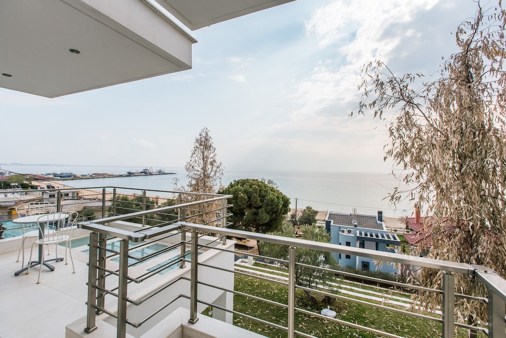 Borealis Sea Front Moudania Villa — 4-Star Luxury Hotel in Nea Moudhania, Greece