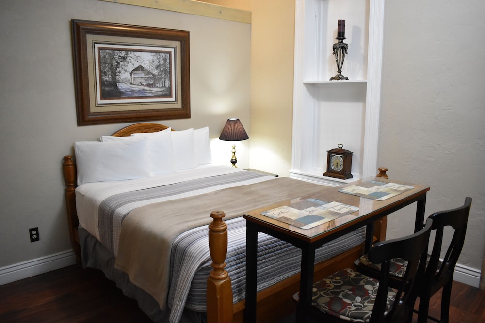 Silver Horseshoe Inn - photo 9