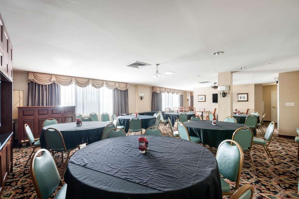 Arlington Court Suites a Clarion Collection Hotel - photo 71