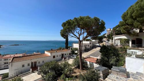 ACP03 Appartement vue mer à Canyelles Petites — 4-Star Luxury Hotel in Roses, Spain